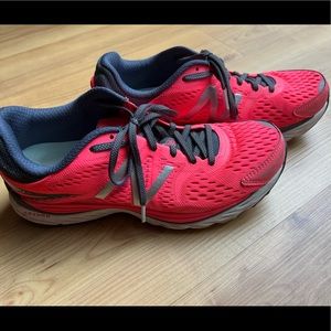 Very Gently Used New Balance 880v6 Running Shoe